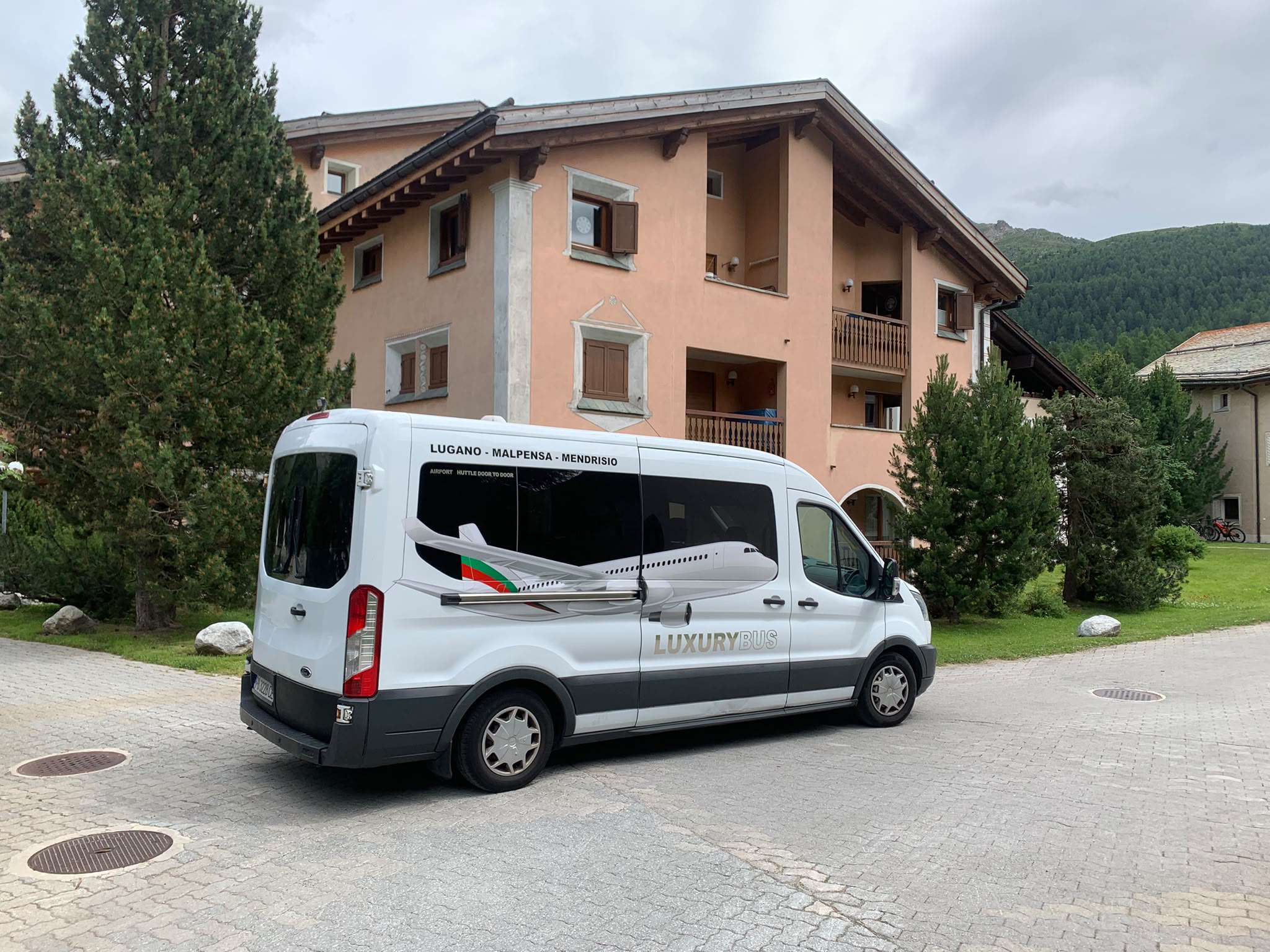 Shuttle Luxury Drive